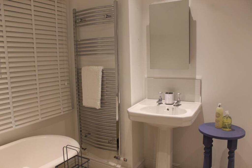 Luxury Townhouse In Town Centre, Views, River Walk, Free Parking Σριούσμπερι Εξωτερικό φωτογραφία