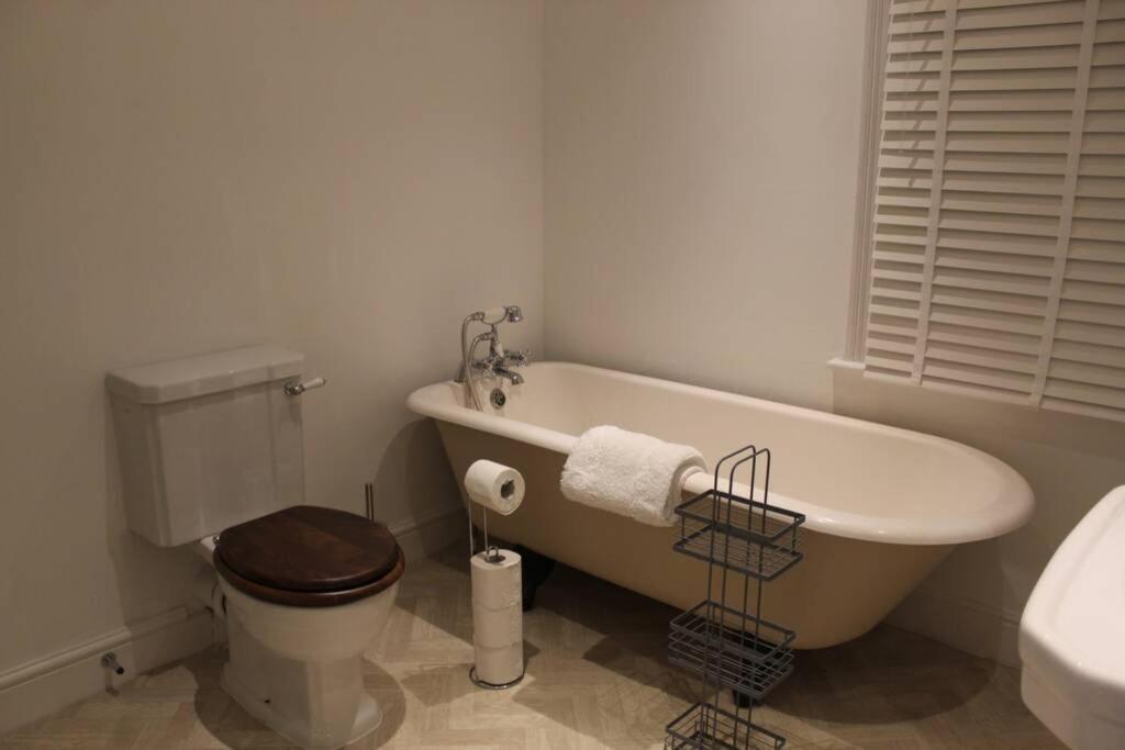 Luxury Townhouse In Town Centre, Views, River Walk, Free Parking Σριούσμπερι Εξωτερικό φωτογραφία