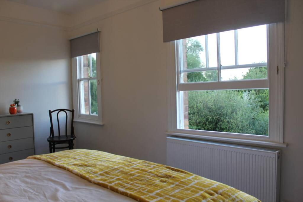 Luxury Townhouse In Town Centre, Views, River Walk, Free Parking Σριούσμπερι Εξωτερικό φωτογραφία